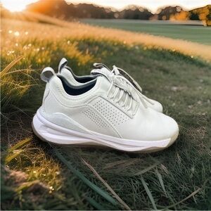 Clove Classic White Sneakers all Purpose Healthcare Shoes size 7.5W